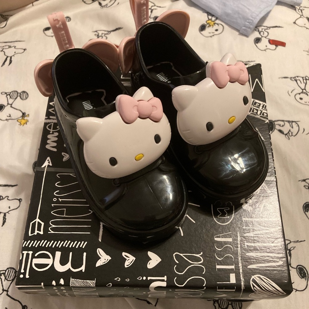 Hello Kitty Shoes
